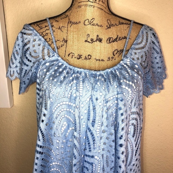 Boston Proper Baby Blue Crocheted Lace Lined Cold Shoulder Blouse Size Small - Picture 2 of 10